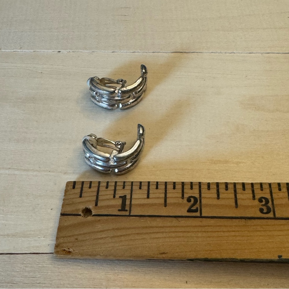 Vintage 80s GIVENCHY Paris New York Silver Tone Chain Clip On Earrings Statement - Picture 9 of 9